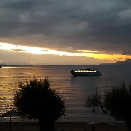 Poseidon Ξενοδοχείο με διαμερίσματα 4*